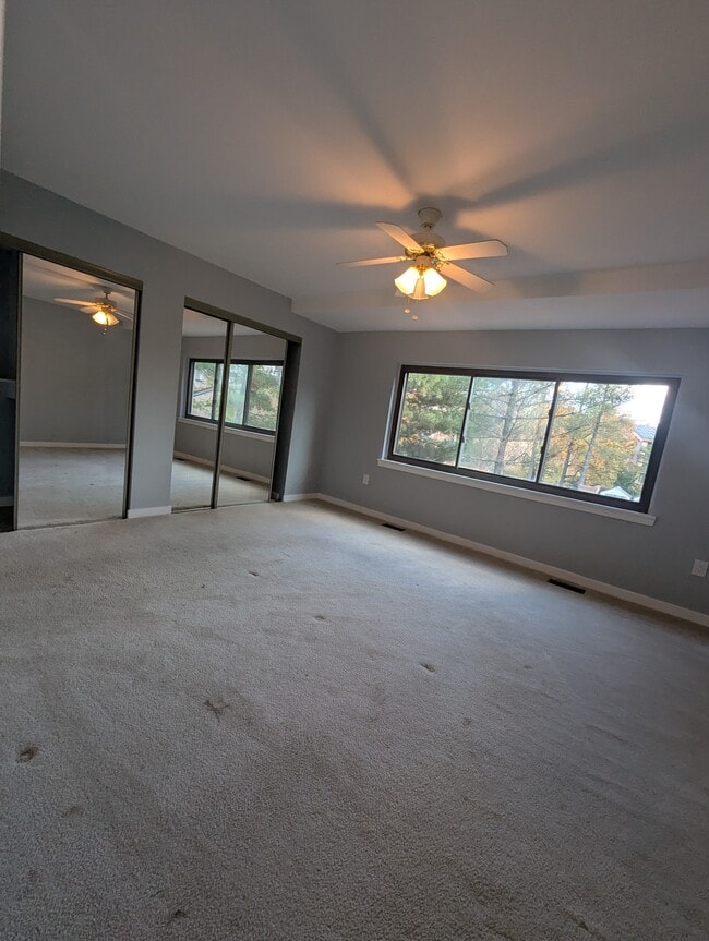 Photo - 3145 Hawthorne Dr NE