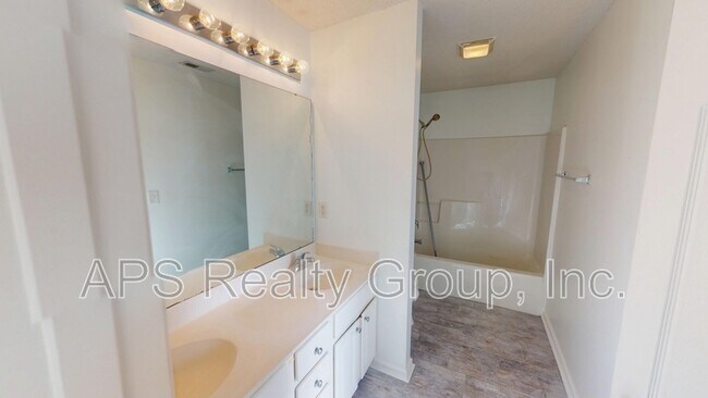 Photo - 1148 Academic Dr