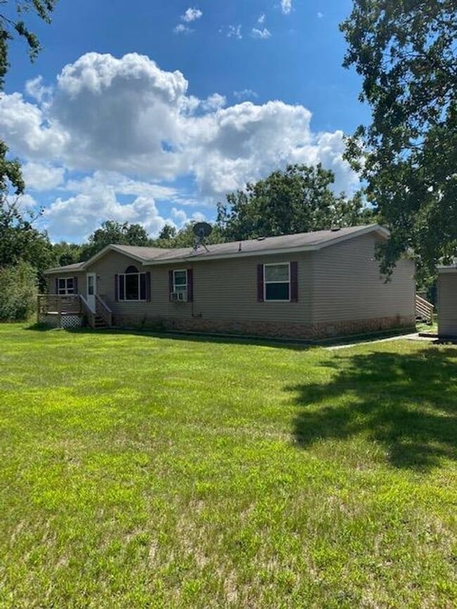3 Bedrooms, 2 Bathrooms Single Family Home... - 3 Bedrooms, 2 Bathrooms Single Family Home...