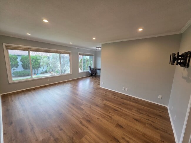 Photo - UPPER 1BD/1BA CONDO WITH GARAGE AND COMMON... Unit 4
