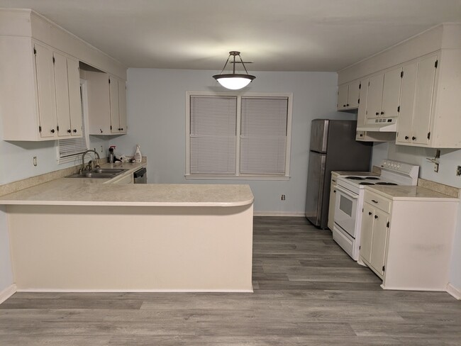 Photo - 203 Water Oak Dr