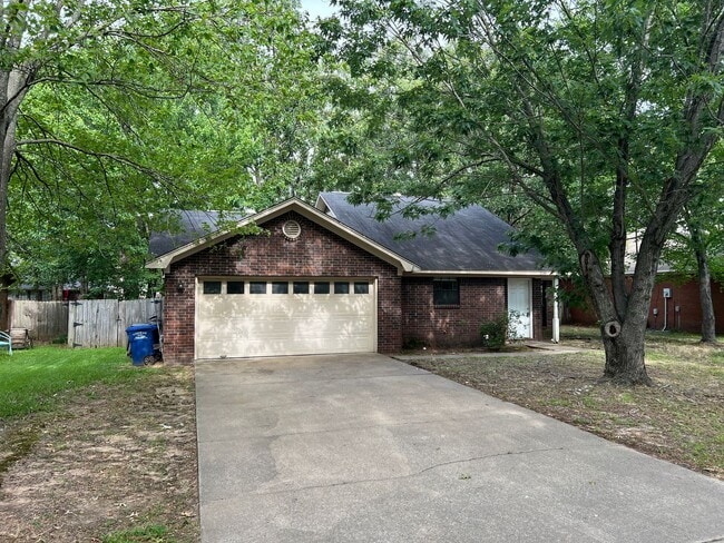 Building Photo - 2135 Raintree Dr