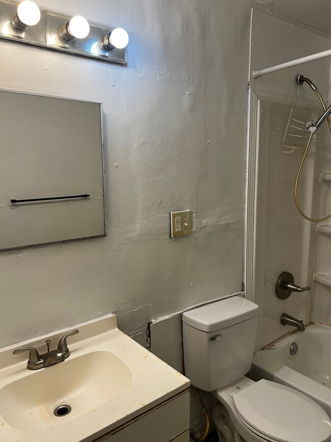 Photo - 5218.5 Elm St