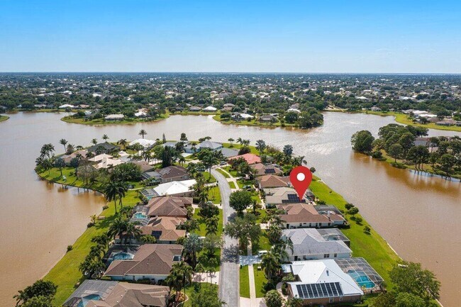 Photo - 212 SW Whitewood Dr
