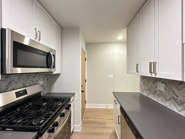 Photo - 516 W Aldine Ave Unit A02W