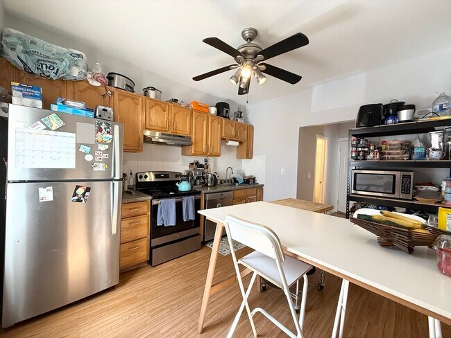 Photo - 256 Elm St Apartments Unit 2T