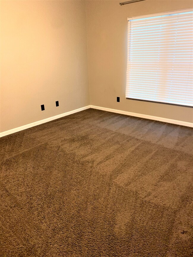 Photo - 559 10th St NW