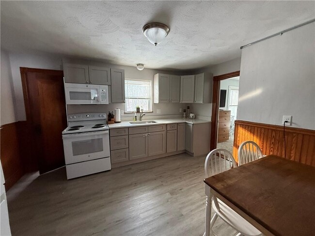 Photo - 274 Waterman Ave Unit 2