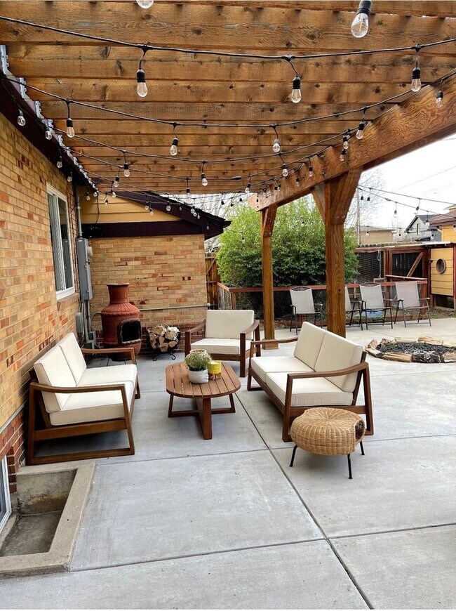 Photo - 2650 Cook St