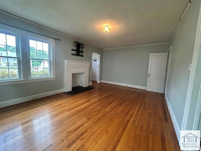 Photo - 1118 Oakgrove Ave