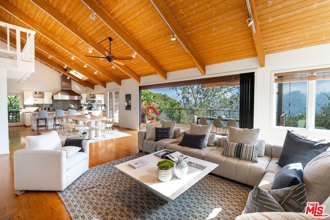 Photo - 21338 Colina Dr