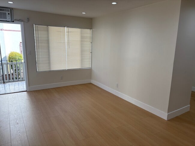 Photo - 1242 N New Hampshire Ave