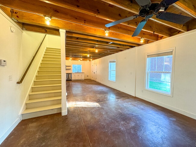 Photo - 428 Winston St
