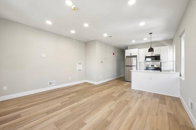 Photo - 6150 W Columbia Ave