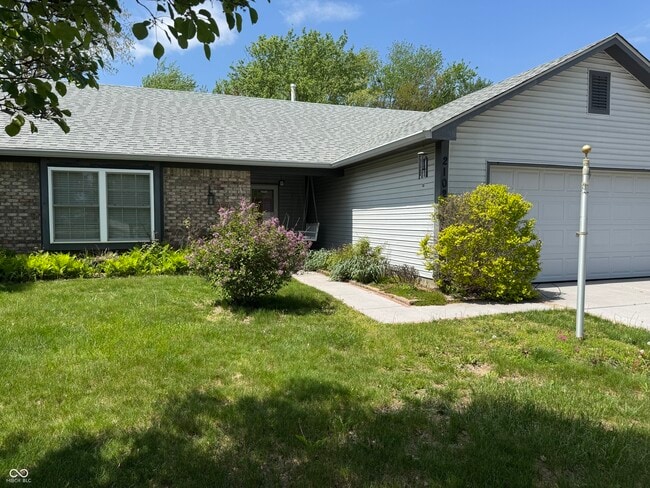 Building Photo - 2102 Yosemite Dr