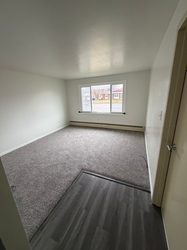 Building Photo - 2025 Abbott Rd Unit #2