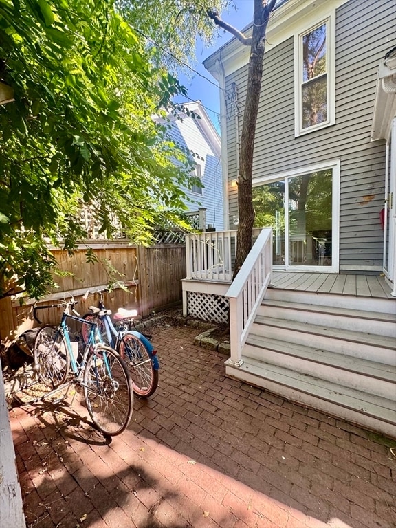 98.5 Foster St