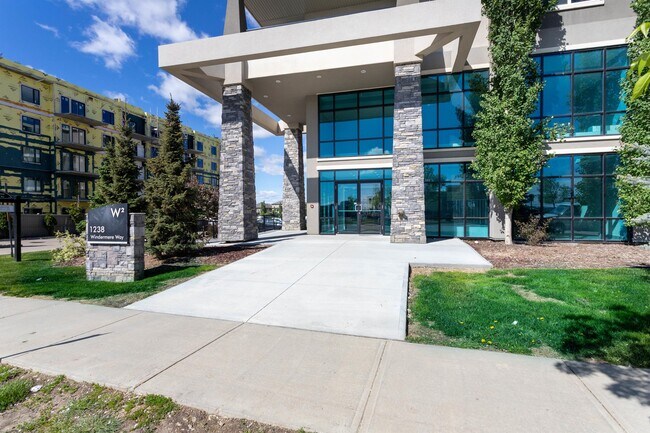 Photo - 1238-1238 Windermere Way SW