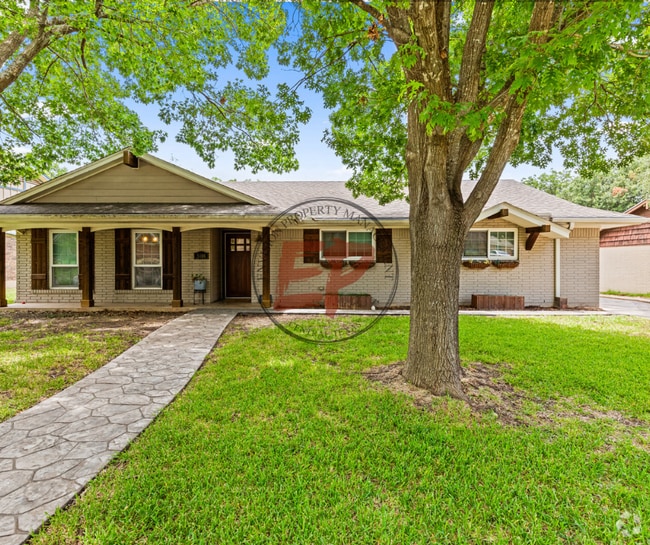 Building Photo - 5418 Lake Highlands Dr Rental