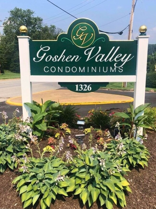 Building Photo - 2 Bedroom 1 Bathroom first floor Goshen Valley flat!
