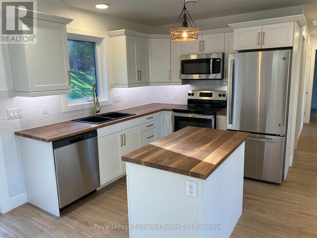 Photo - 105 Maple St