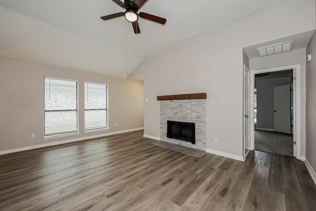 Photo - 522 Chancellorsville Dr