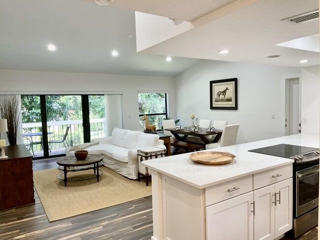 Building Photo - 11863 Wimbledon Cir Unit 546 Rental