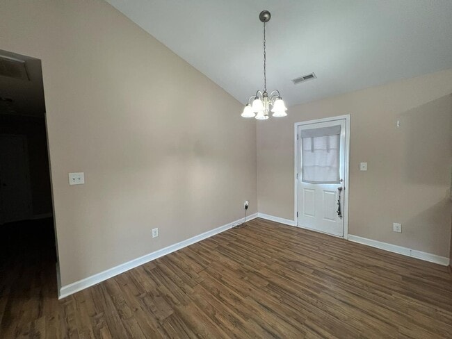 Photo - 141 Louie Ln