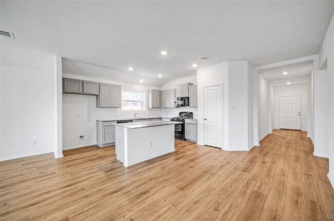 Photo - 310 Sebring Cir