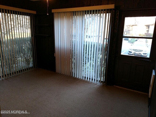 Photo - 137 Amberly Dr