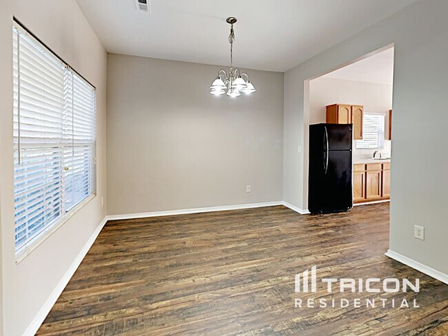 Photo - 3728 Charterhall Ln