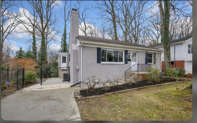 Photo - 1253 Cresthaven Dr House
