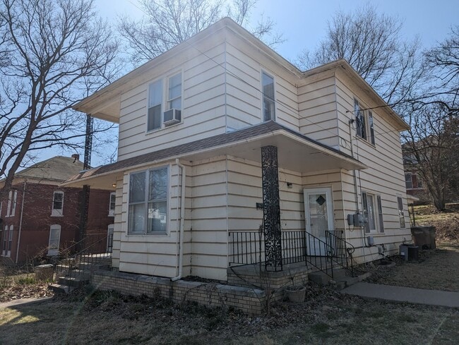 Building Photo - 400 Atchison St Rental