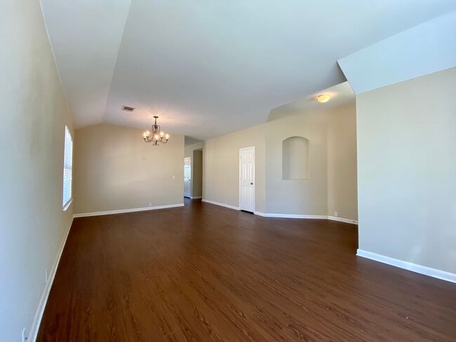 Photo - Wonderful 3 Bed/2 Bath in Round Rock!