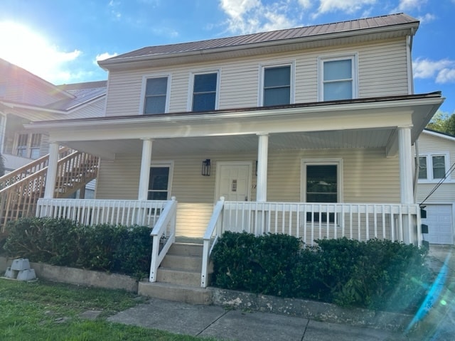 Located on Hambley Boulevard in Downtown Pikeville. Apartment is a short walk to UPike. - 121 S Hellier St Unit 1