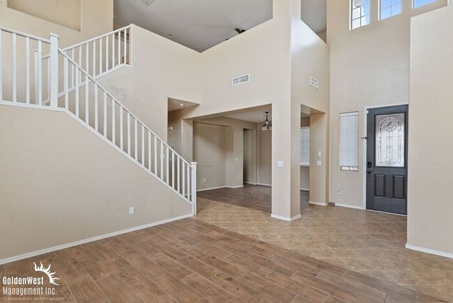 Photo - Beautiful 3Bdm 3Ba Home with Loft in Prime Surprise!
