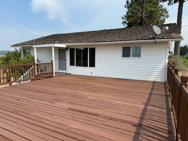 Building Photo - 4 Bedroom 2 Bath Country home Dundee OR. P...