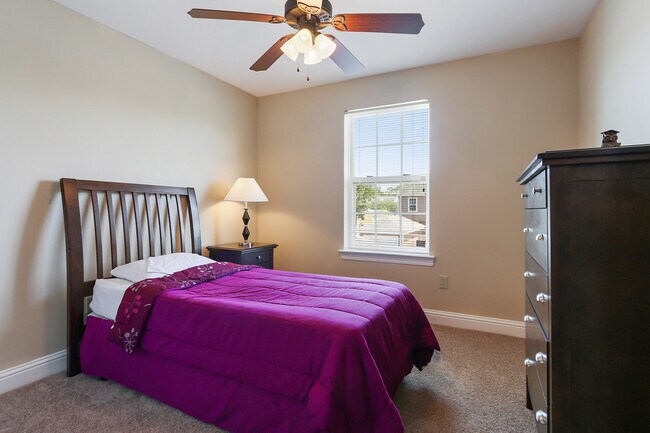 Photo - 303 Russell Dr