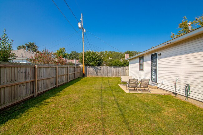 Photo - 106 Willow Grove Ct