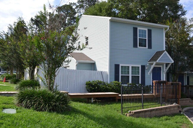 Photo - 697 Timberwood Cir E