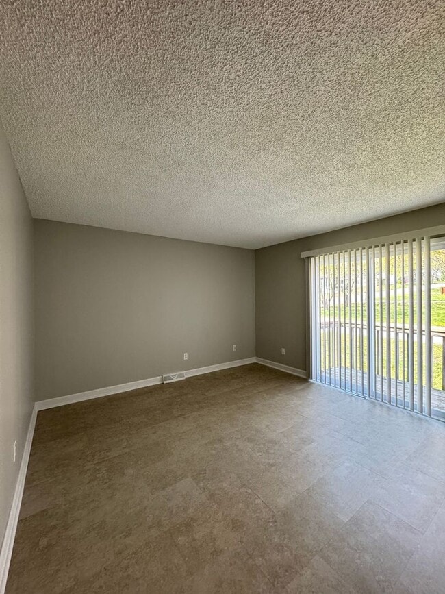 1104 E South Ave