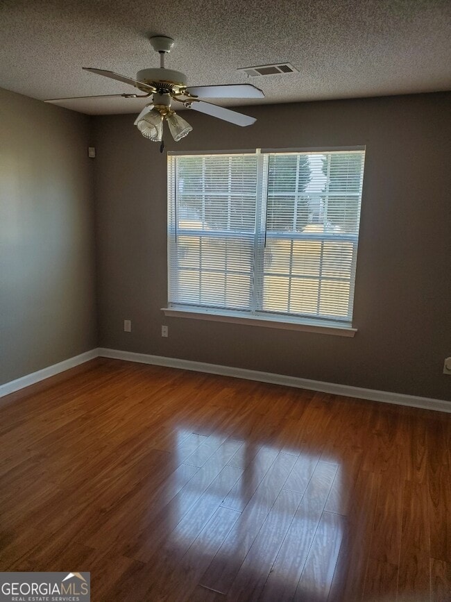 Photo - 7247 Georges Way