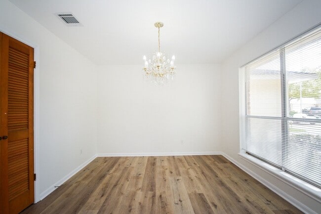 Photo - 10811 Vickijohn Ct