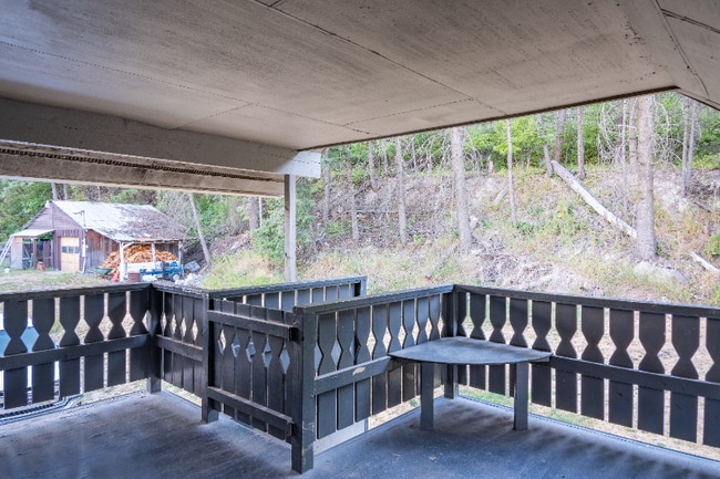 Photo - 33976 U.S. Hwy 2 W Unidad 33976