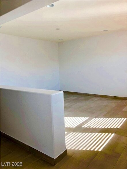 Photo - 9185 Valtonar Ave