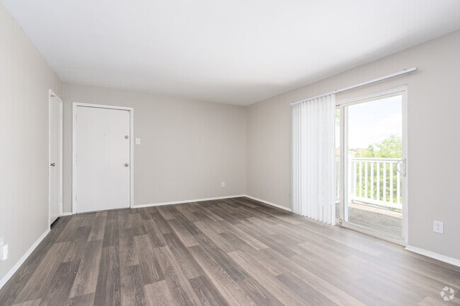 2BR, 1BA - 844SF - Living Room