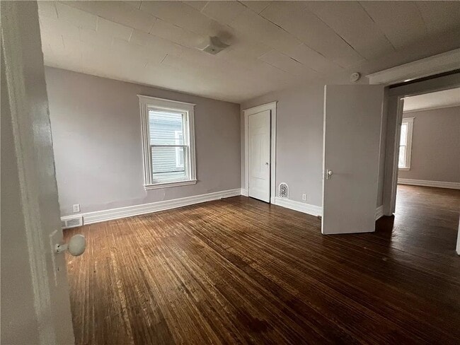 Photo - 443 Flint St