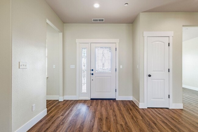 Photo - Beautiful 3 Bedroom Home Nestled in Paradise! Available Early September!