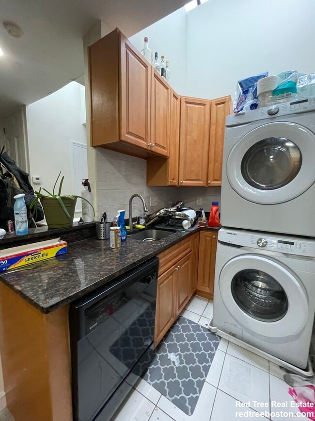 Building Photo - 129 Cedar St Unit 3 Rental
