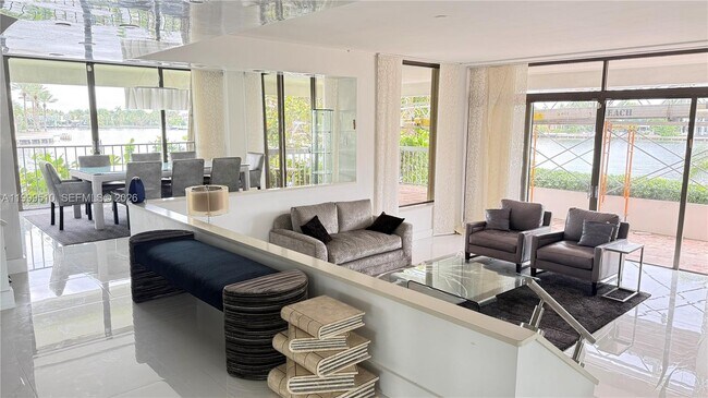 Building Photo - 19707 Turnberry Way Unit TH-6